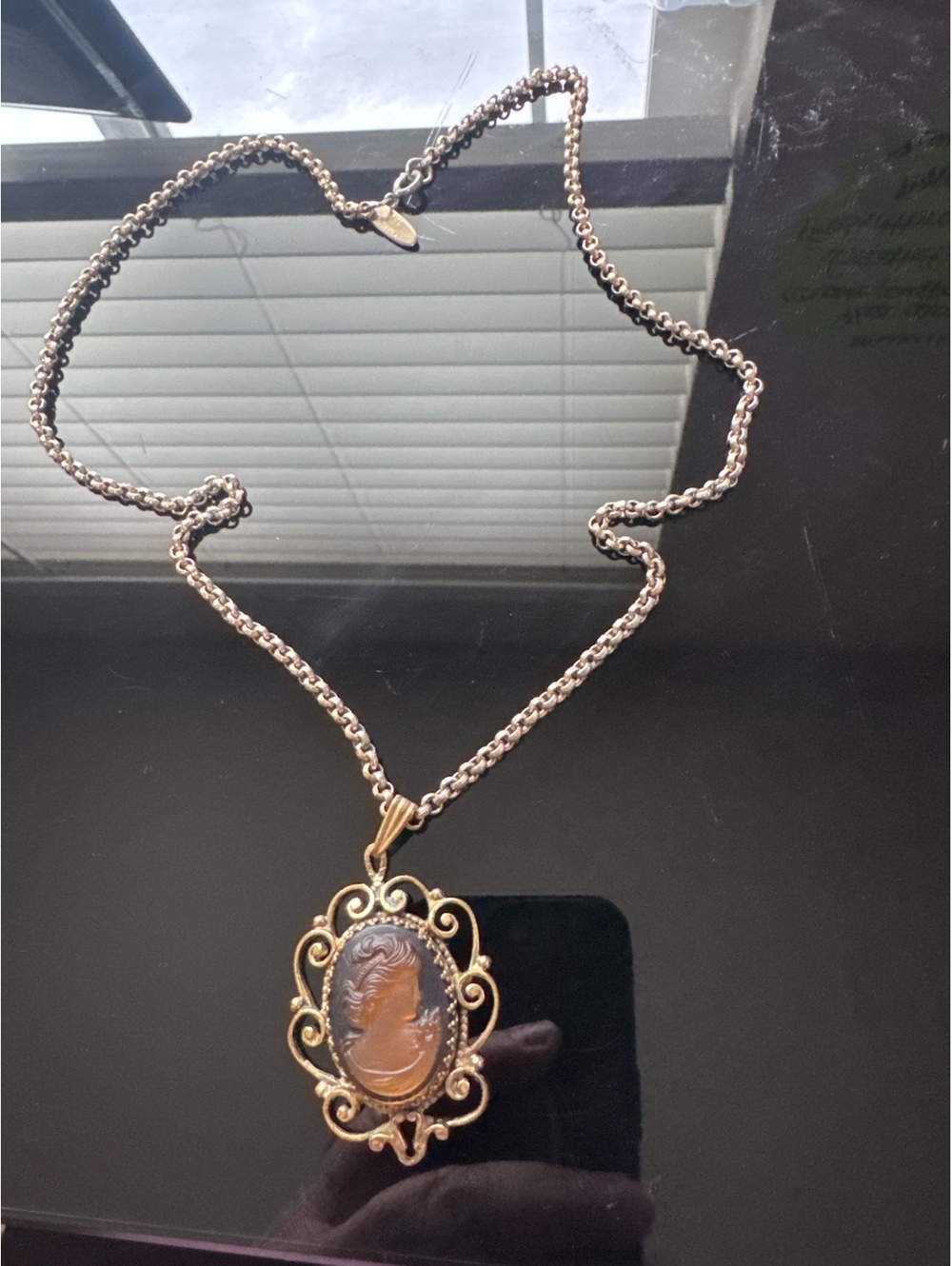 Vintage Whiting & Davis Reverse Carved Glass Cameo Necklace Gold Tone 20”